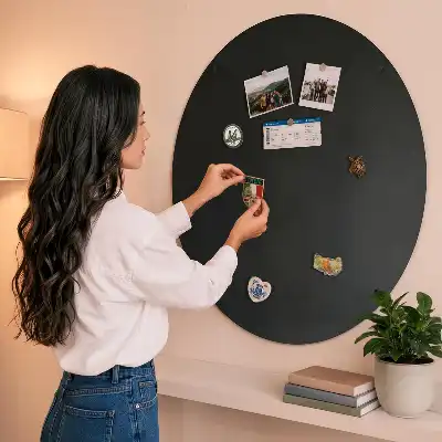 Tableau pour aimants de voyage rond de couleur noire