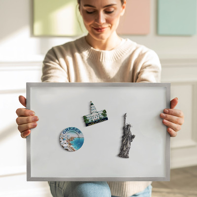 Tableau magnétique avec cadre argenté Couleur blanche