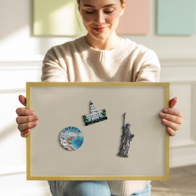 Tableau magnétique avec cadre doré Couleur beige clair