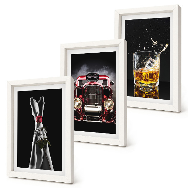 Mur de cadres Des jambes de femme avec une rose, une vieille voiture, un verre de whisky