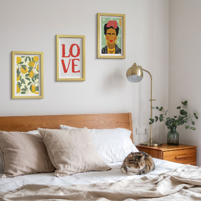 Mur de cadres Citrons avec l'inscription AMOUR, portrait peint de Frida Kahlo