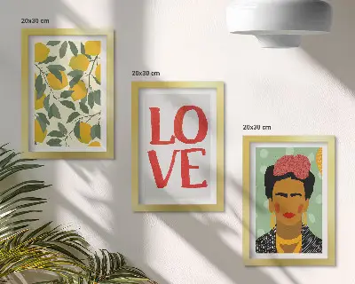 Mur de cadres citrons avec le mot AMOUR et portrait peint de Frida Kahlo