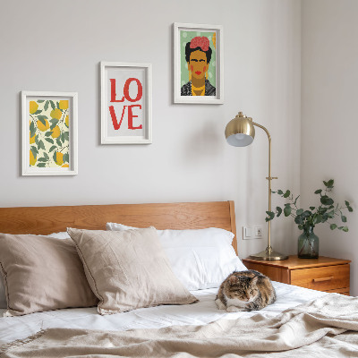 Mur de cadres Citrons avec l'inscription AMOUR, portrait peint de Frida Kahlo