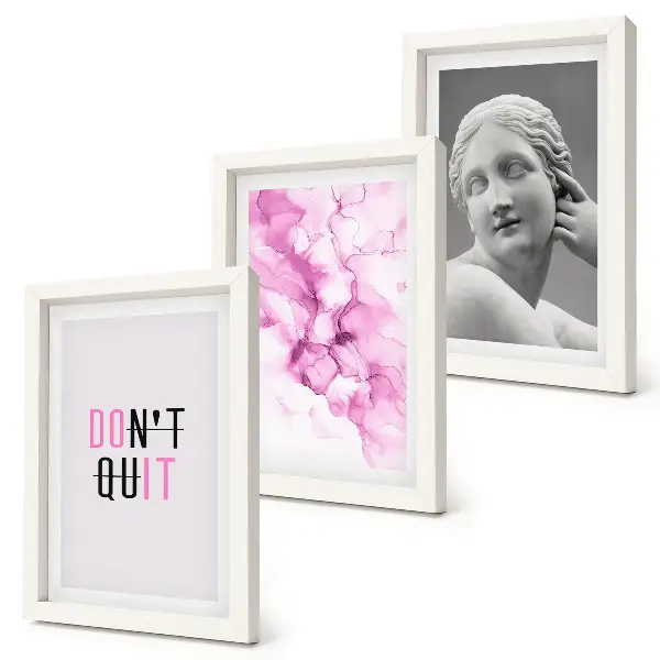 Mur de cadres avec aquarelle abstraite, slogan inspirant et sculpture ancienne