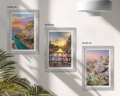 Mur de cadres Vue sur la mer au coucher du soleil et sur la ville
