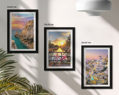Mur de cadres Vue sur la mer au coucher du soleil et sur la ville