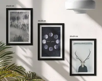 Lot de 3 tableaux représentant un paysage forestier dans le brouillard avec des phases de la lune et un crâne de cerf