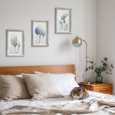 Mur de cadres Délicates fleurs bleues sur fond clair