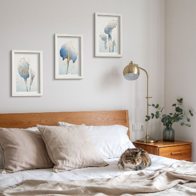 Mur de cadres Délicates fleurs bleues sur fond clair