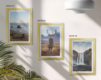 Mur de cadres Paysages de montagne avec une cascade, un cerf et une plage