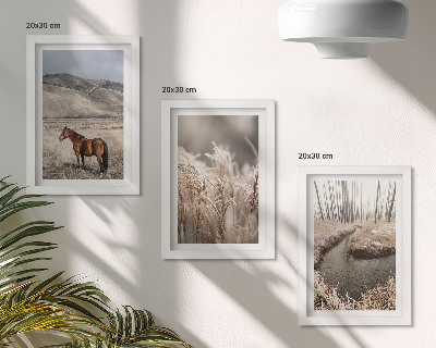 Ensemble de 3 tableaux Des chevaux dans un paysage d'herbes et un ruisseau en hiver