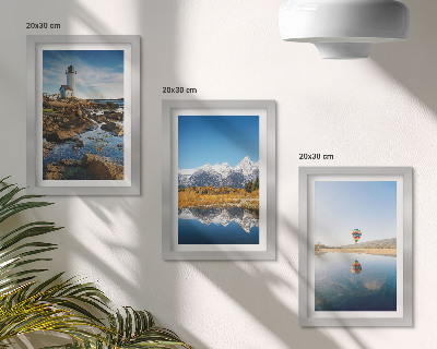 Ensemble de 3 tableaux Vue sur la nature avec un phare, des montagnes, un lac et une montgolfière