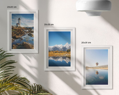 Ensemble de 3 tableaux Vue sur la nature avec un phare, des montagnes, un lac et une montgolfière