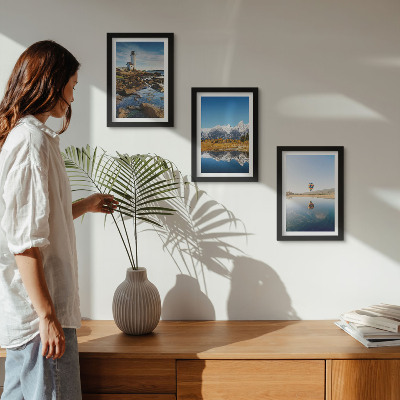 Ensemble de 3 tableaux Vue sur la nature avec un phare, des montagnes, un lac et une montgolfière
