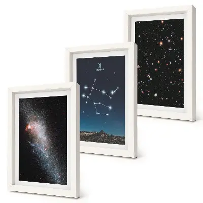 Mur de cadres représentant le signe astrologique des Gémeaux dans une galaxie étoilée