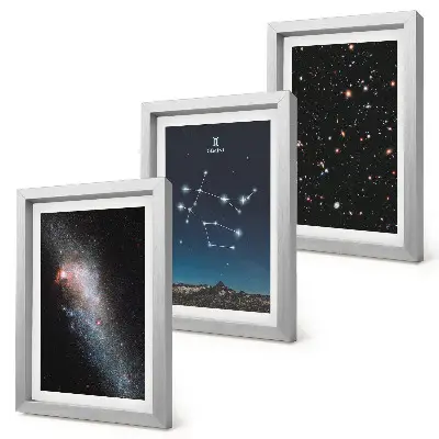 Mur de cadres représentant le signe astrologique des Gémeaux dans une galaxie étoilée