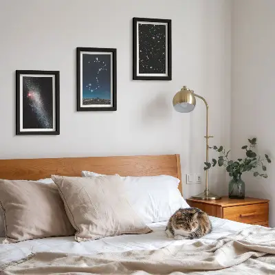 Ensemble de 3 tableaux représentant des paysages cosmiques de galaxies et de la constellation du Scorpion