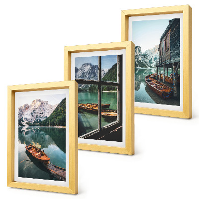 Mur de cadres Vue d'un lac de montagne avec des bateaux et une maison au bord de l'eau