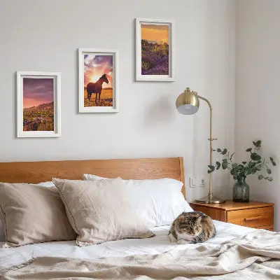 Mur de cadres paysages de montagne avec chevaux et champs de lavande