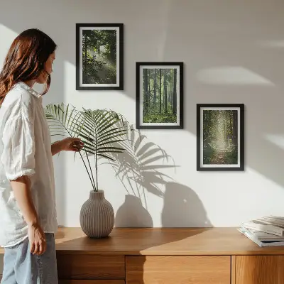 Ensemble de 3 tableaux représentant une forêt verdoyante avec des rayons de lumière et un chemin forestier