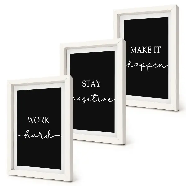 Mur de cadres avec slogans de motivation élégants sur fond noir