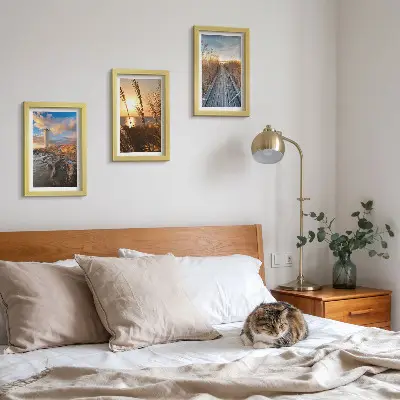 Lot de 3 tableaux représentant une vue sur un phare en bord de mer avec de l'herbe et une jetée en bois