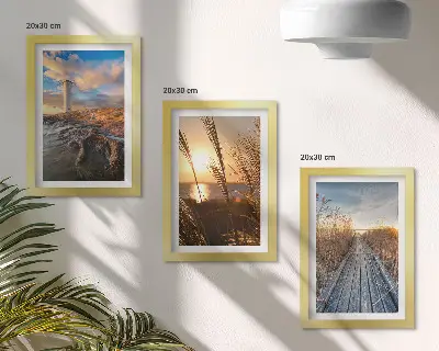 Lot de 3 tableaux représentant une vue sur un phare en bord de mer avec de l'herbe et une jetée en bois