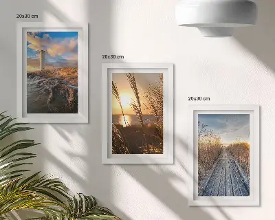 Lot de 3 tableaux représentant une vue sur un phare en bord de mer avec de l'herbe et une jetée en bois