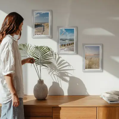 Ensemble de 3 tableaux représentant une plage avec sable, vagues, ciel et oiseaux en vol