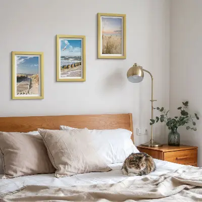 Ensemble de 3 tableaux représentant une plage avec sable, vagues, ciel et oiseaux en vol