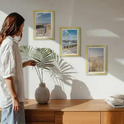 Ensemble de 3 tableaux représentant une plage avec sable, vagues, ciel et oiseaux en vol