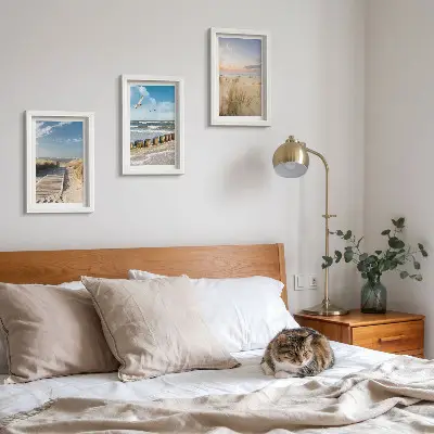Ensemble de 3 tableaux représentant une plage avec sable, vagues, ciel et oiseaux en vol