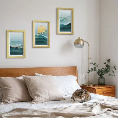 Ensemble de 3 tableaux représentant des paysages abstraits de vagues, de soleil et d'oiseaux en vol