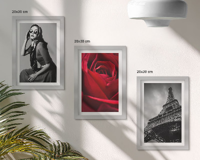 Ensemble de 3 tableaux Parisienne avec des lunettes roses et la tour Eiffel