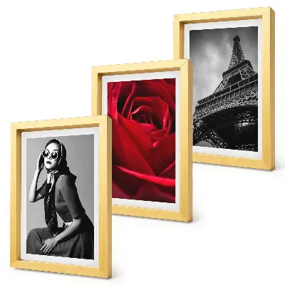 Ensemble de 3 tableaux représentant une Parisienne avec des lunettes roses et la tour Eiffel