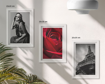 Ensemble de 3 tableaux Parisienne avec des lunettes roses et la tour Eiffel