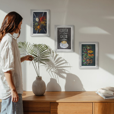 Mur de cadres Café aux épices avec une tasse de motifs d'herbes aromatiques