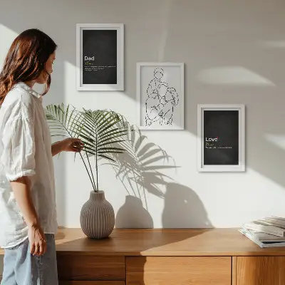 Mur de cadres dessins au trait sur le thème de la famille illustrant la définition de l'amour et de la paternité