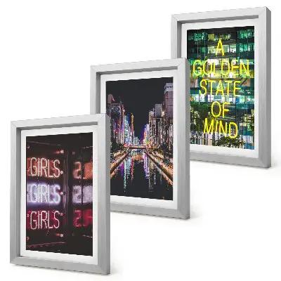 Lot de 3 tableaux représentant des enseignes lumineuses de la ville la nuit avec vue sur la rivière
