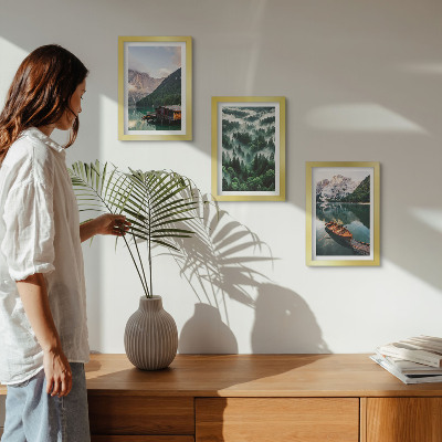 Ensemble de 3 tableaux Paysages de montagne avec un lac, un bateau et une forêt dans le brouillard