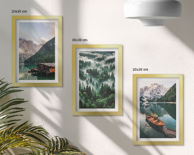 Ensemble de 3 tableaux Paysages de montagne avec un lac, un bateau et une forêt dans le brouillard