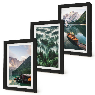 Ensemble de 3 tableaux Paysages de montagne avec un lac, un bateau et une forêt dans le brouillard
