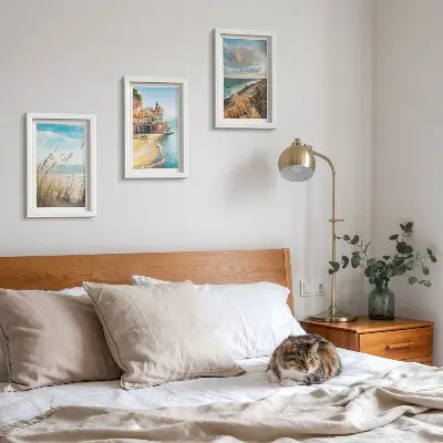 Lot de 3 tableaux représentant des paysages côtiers avec plage, ville et falaises