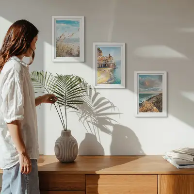 Lot de 3 tableaux représentant des paysages côtiers avec plage, ville et falaises