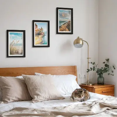 Lot de 3 tableaux représentant des paysages côtiers avec plage, ville et falaises