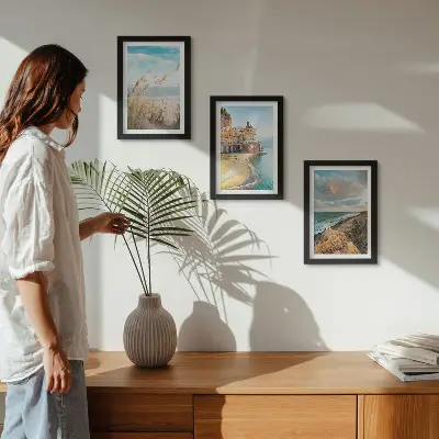 Lot de 3 tableaux représentant des paysages côtiers avec plage, ville et falaises