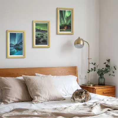 Mur de cadres paysages d'hiver avec aurores boréales au-dessus des montagnes