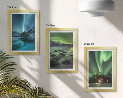 Mur de cadres paysages d'hiver avec aurores boréales au-dessus des montagnes