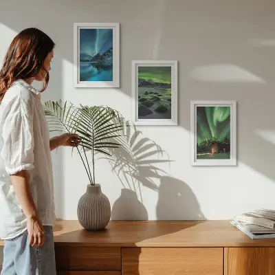 Mur de cadres paysages d'hiver avec aurores boréales au-dessus des montagnes