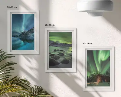 Mur de cadres paysages d'hiver avec aurores boréales au-dessus des montagnes